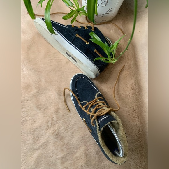 EUC Sherpa lined Sperry Top - Sider - Picture 4 of 7